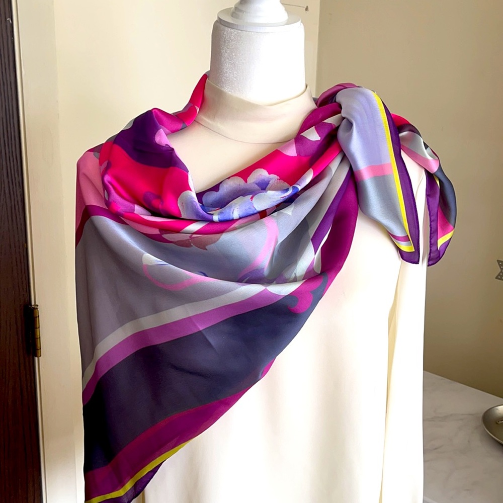 Yalguun %100 silk scarf🥰